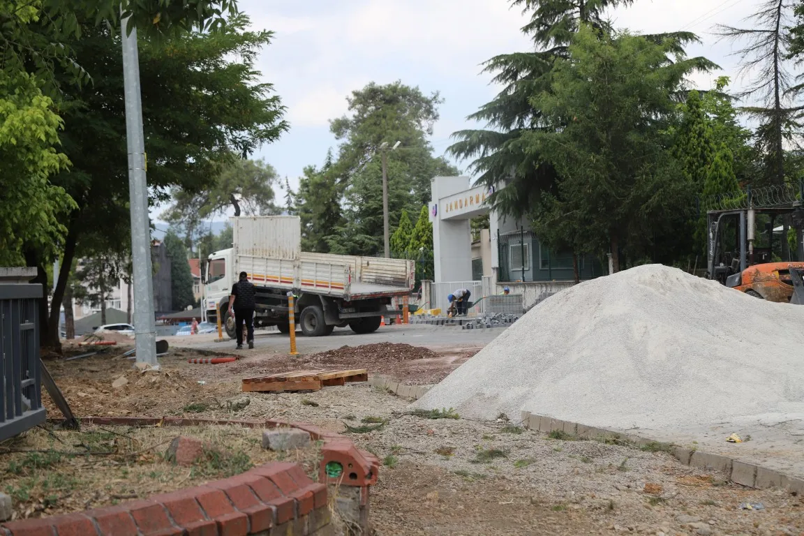 Hendek Başpınar Mahallesi’nde Çevre Düzenleme Çalışmaları Sürüyor