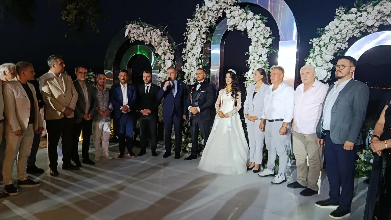 Haluk Bal ve Nur Sema Özdemir görkemli düğünle dünyaevine girdi