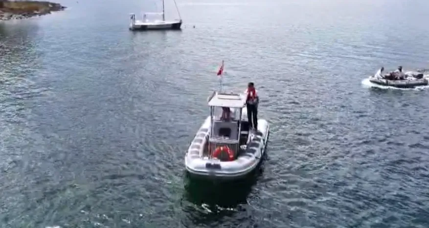 Sapanca Gölü'nde Kano Yarışı: Jandarma Ekipleri Güvenliği Sağladı!