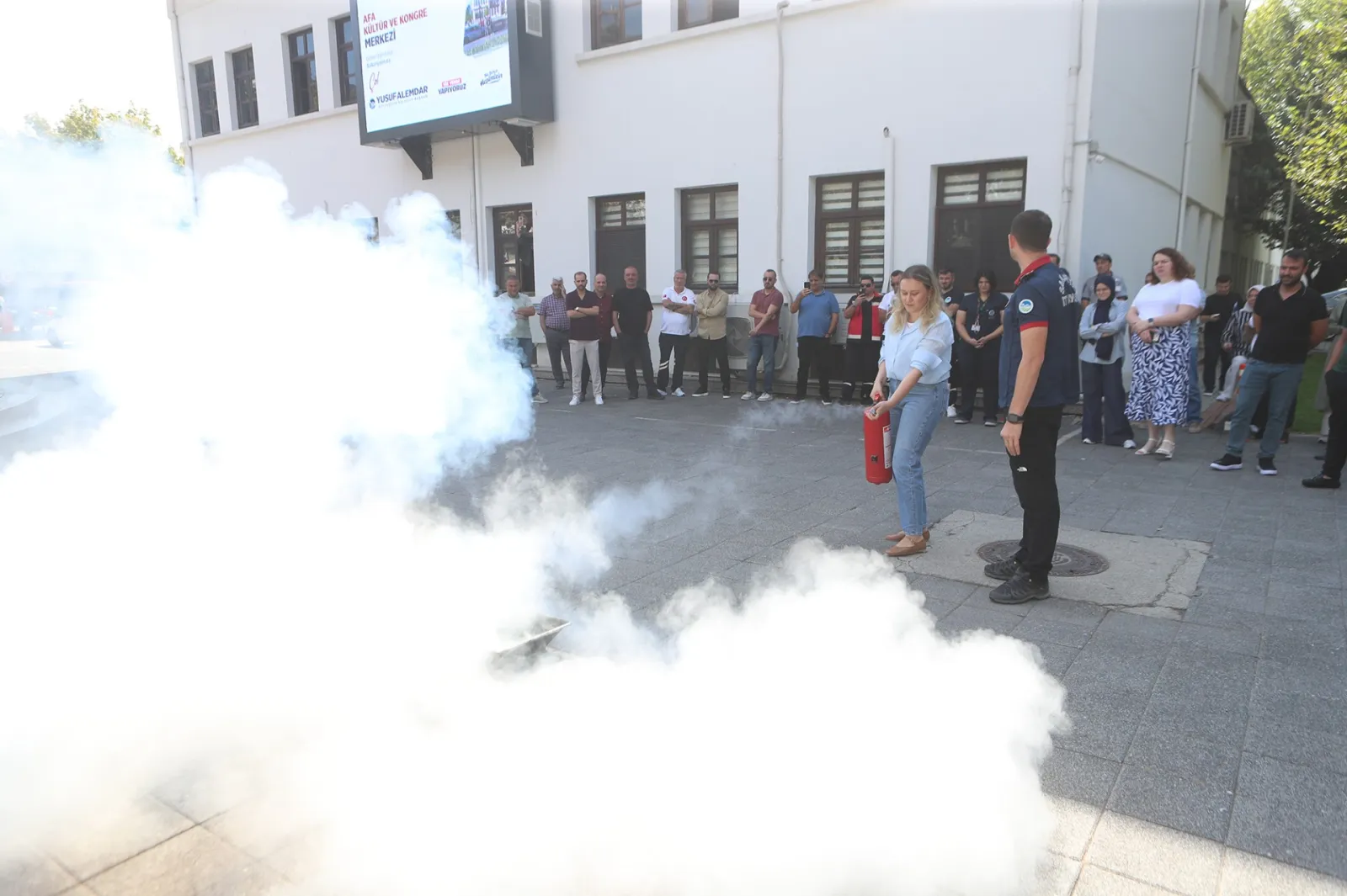 Büyükşehir çalışanlarına yangına karşı uygulamalı eğitim