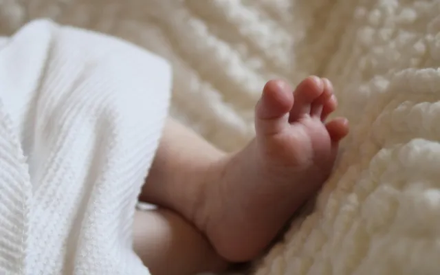 Anne 2 aylık bebeğini öldürdü