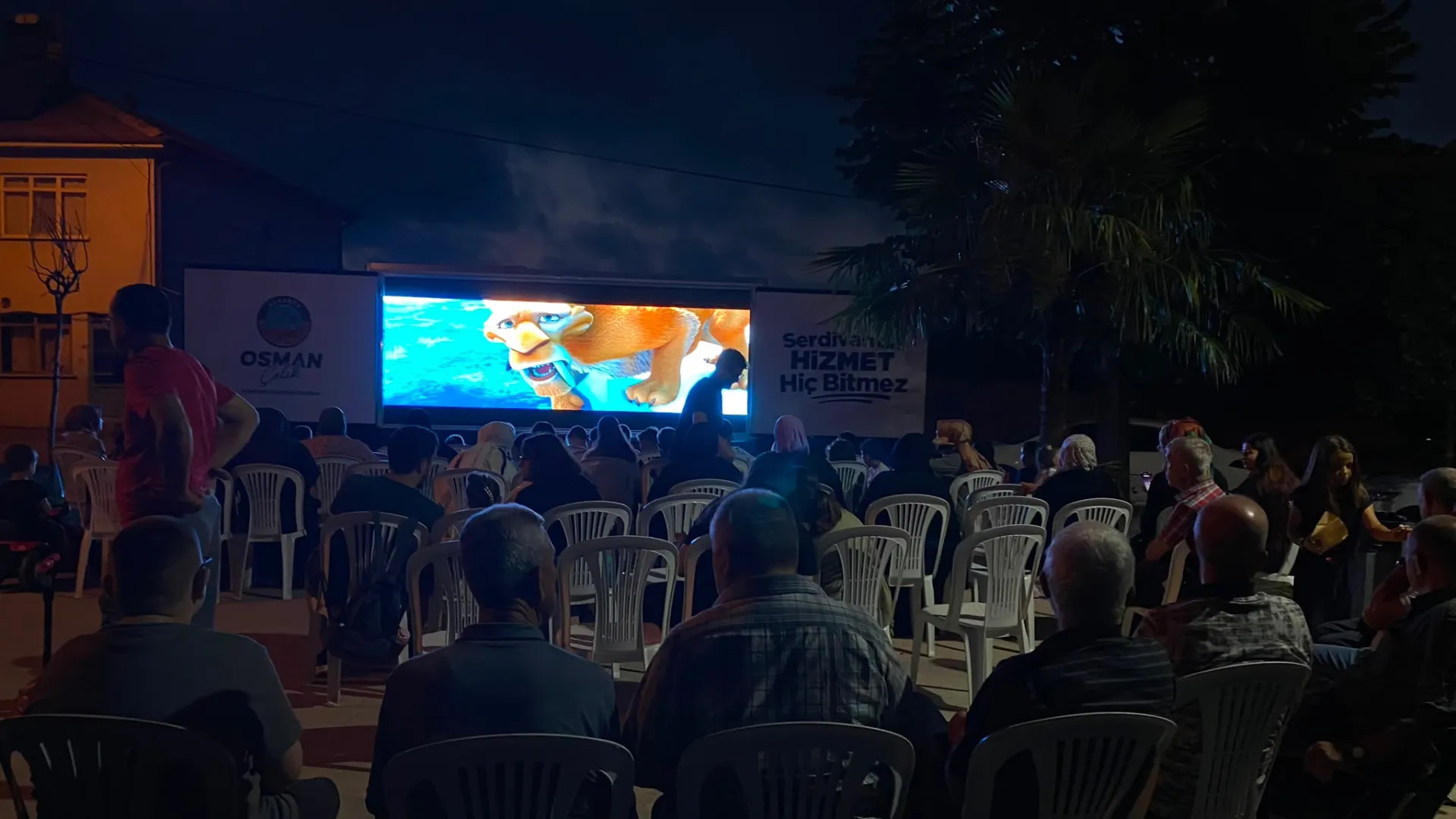 Serdivan’da Açık Hava Sinema Geceleri Beşevler’de Başladı
